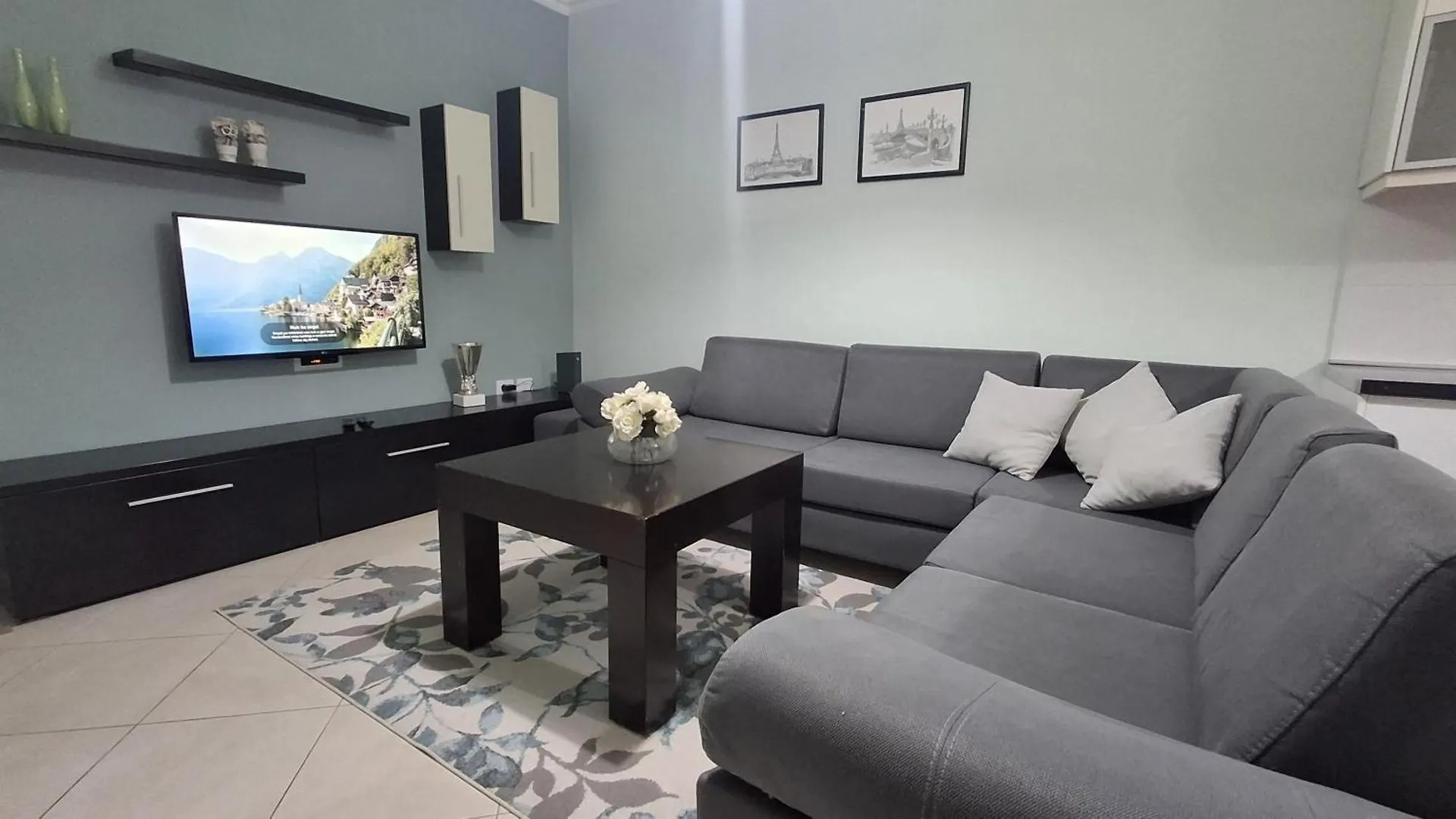 Apartment Lakeside Near Zoo & Botanic Park Tirana